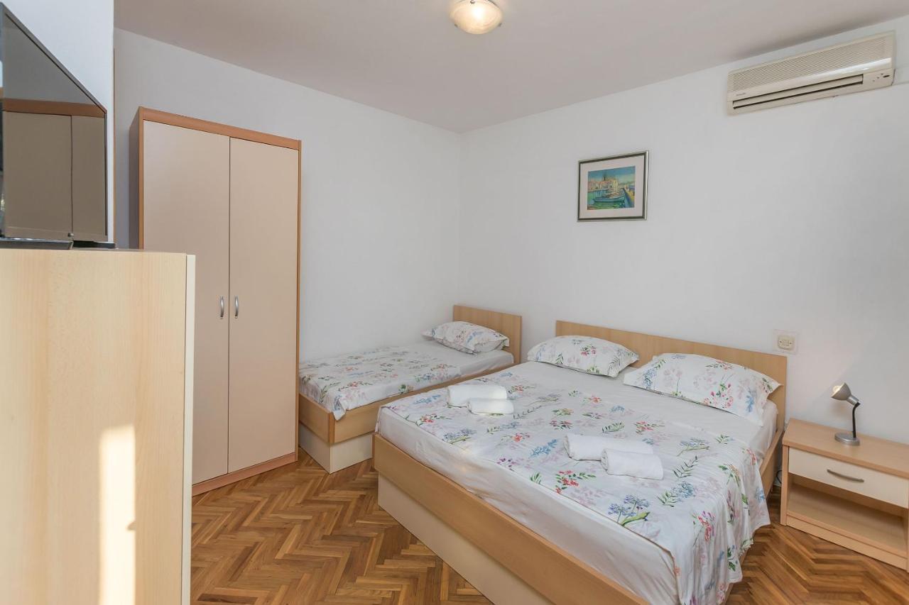 Apartments And Room Nevenka Макарська Екстер'єр фото