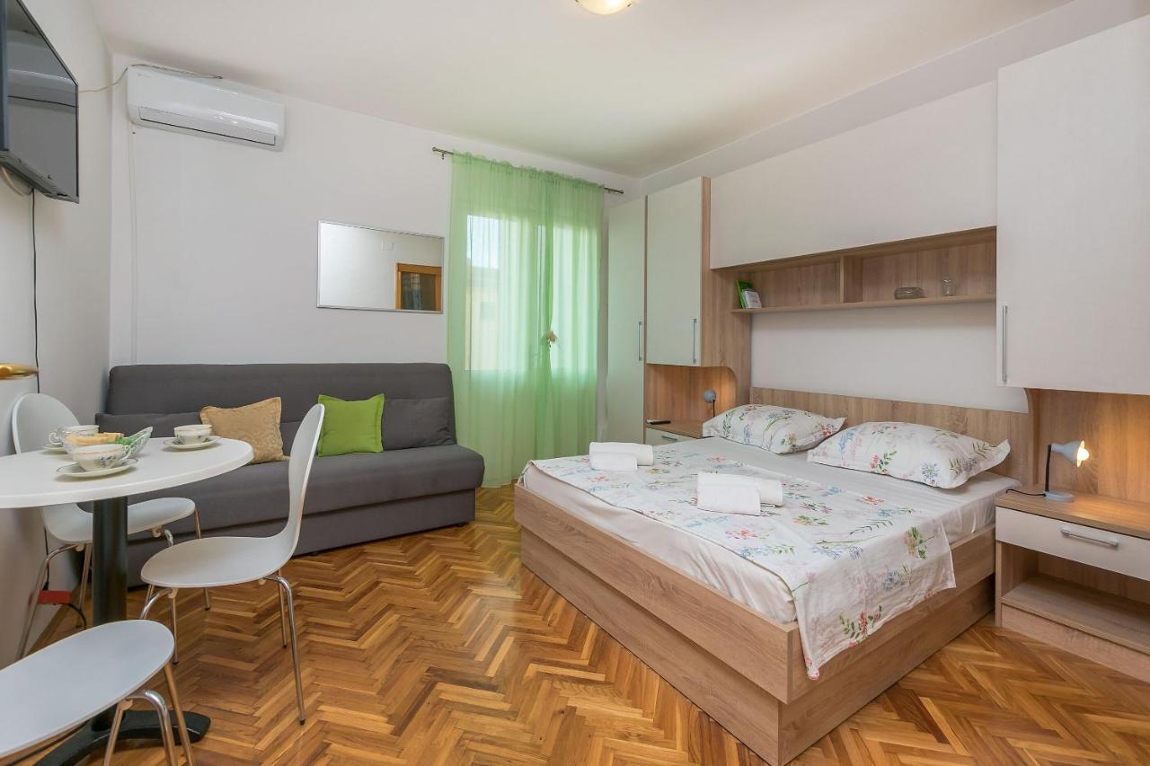 Apartments And Room Nevenka Макарська Екстер'єр фото